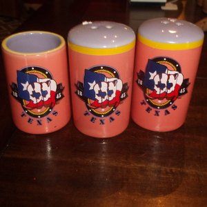 Salt pepper shakers toothpick holder set souvenir Texas